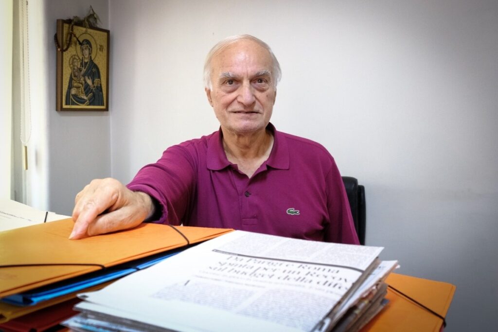 Μανώλης Μαυρομμάτης: «Προσπαθούσα να την τραβήξω έξω να τη σώσω και δεν το κατάφερα» – Η συγκλονιστική εξομολόγηση για την τραγωδία στο Κολωνάκι