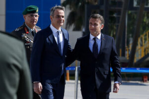 Ο τουρκικός Τύπος για την επίσκεψη Μακρόν στην Αθήνα και τα μηνύματα στήριξης