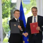 Live η υπογραφή συμφωνιών μεταξύ Ελλάδας και Γαλλίας, παρουσία Μητσοτάκη – Μακρόν