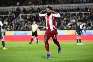 Παναθηναϊκός-Ολυμπιακός 0-2: Με ψυχή πρωταθλητή στο τελευταίο ντέρμπι της Λεωφόρου - Κυνηγούν την ΑΕΚ οι ερυθρόλευκοι [βίντεο]