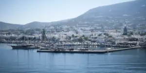 Απέπλευσε το «Champion Jet 1» από το λιμάνι της Πάρου - Είχε ακινητοποιηθεί προσωρινά λόγω εμπλοκής της άγκυρας