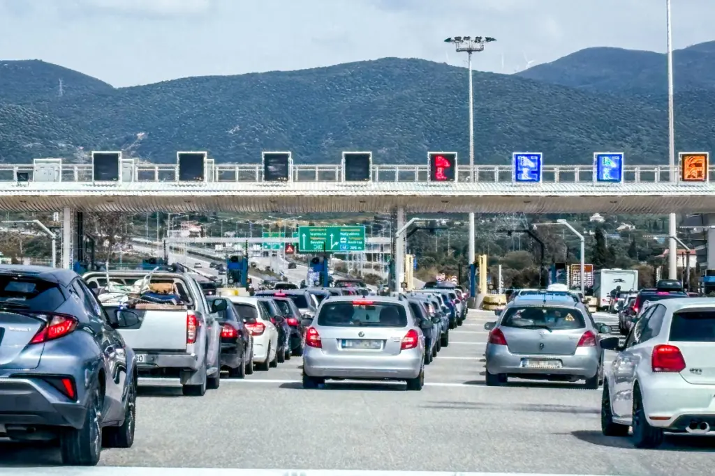 Πάσχα: Συνεχίζεται η επιστροφή των εκδρομέων – Πού σημειώνονται προβλήματα [Βίντεο]