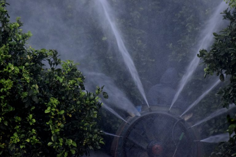 Έρευνα: Πώς συνδέονται τα φυτοφάρμακα με τον καρκίνο