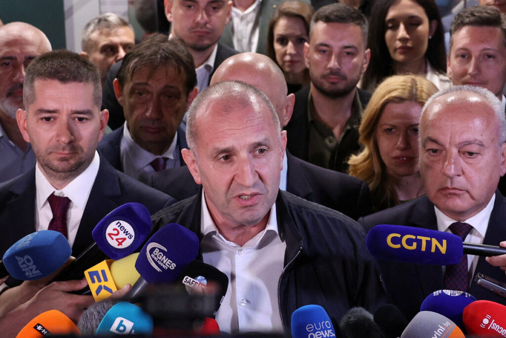 Βουλγαρία: Αυτοδυναμία για τον «φιλορώσο» Ρούμεν Ράντεφ