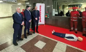 Διαμαντής Μασούτης ΑΕ: Προσφορά ζωής με τη δωρεά 84 απινιδωτών στο Μετρό της Θεσσαλονίκης και της Αθήνας