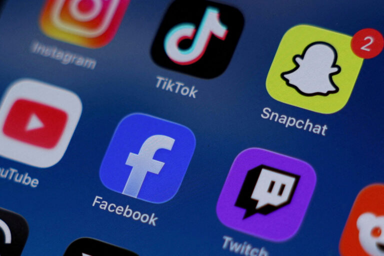 «Τα social media είναι τόσο επικίνδυνα όσο το κάπνισμα», προειδοποιούν γιατροί – Έκκληση για απαγόρευση κάτω των 16 ετών