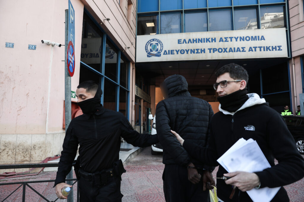 Λιοσίων: Νέο βίντεο-ντοκουμέντο από την τρελή πορεία της μηχανής του Σουδανού λίγο πριν χτυπήσει τη 16χρονη