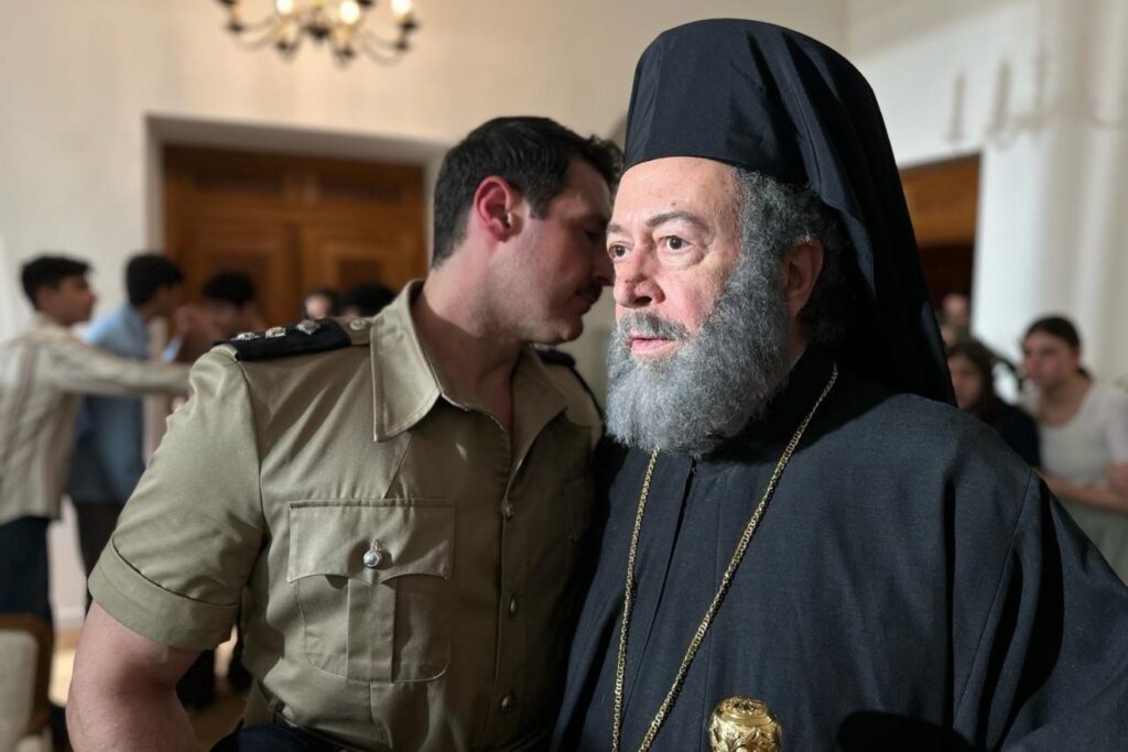 Οι ηθοποιοί που φόρεσαν ράσα