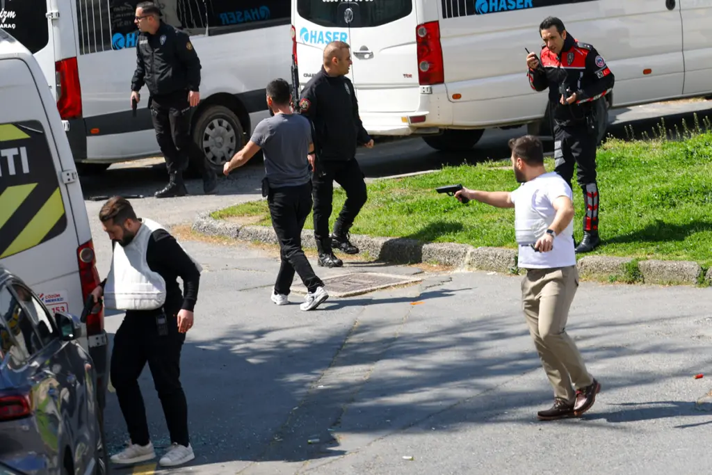 Ένας δράστης νεκρός και δύο τραυματίες σε ανταλλαγή πυροβολισμών έξω από το ισραηλινό προξενείο στην