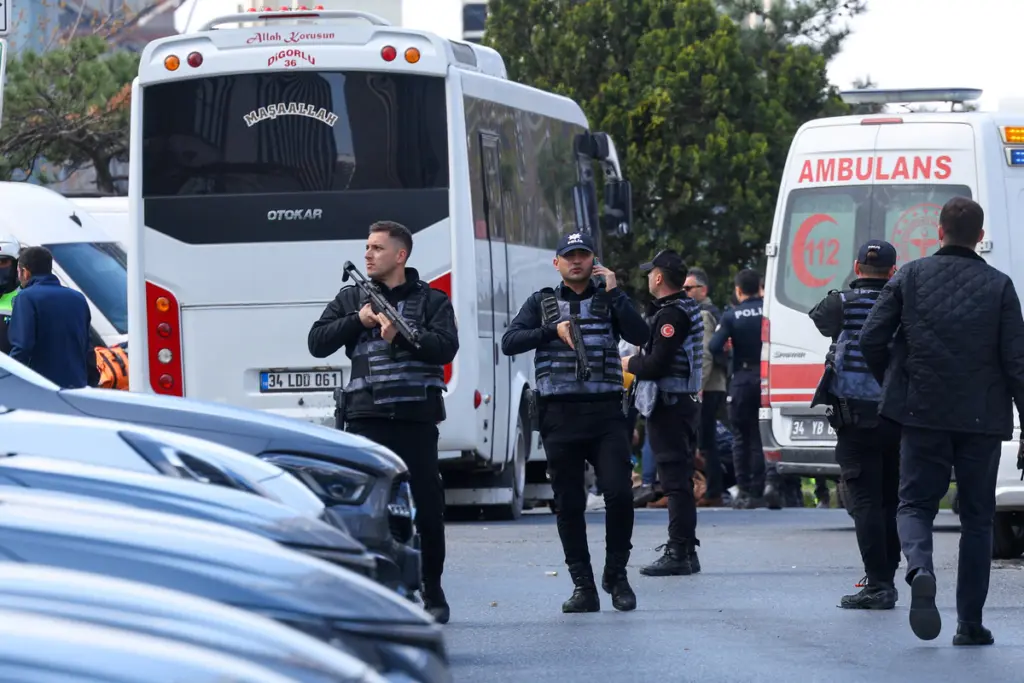 Εξουδετερώθηκαν τρεις δράστες σε περιστατικό πυροβολισμών κοντά στο ισραηλινό προξενείο στην Κωνσταντινούπολη [βίντεο]