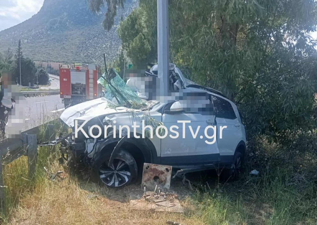 Σοβαρό τροχαίο στην εθνική οδό Κορίνθου–Τριπόλεως – Αυτοκίνητο καρφώθηκε σε κολώνα φωτισμού [Εικόνες]