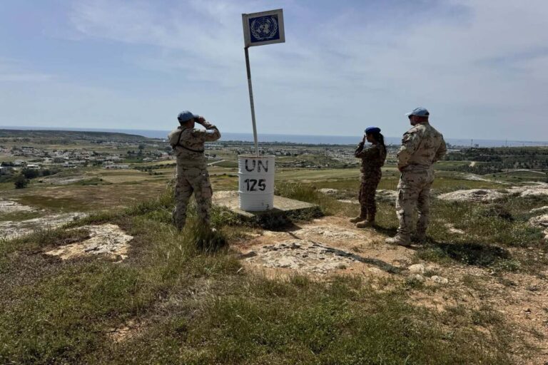 Κύπρος: Ένταση στη νεκρή ζώνη – Επεισόδια μεταξύ ΟΥΝΦΙΚΥΠ και κατοχικών δυνάμεων στο Πέργαμος – Άρματα μάχης κατέβασαν οι Τούρκοι