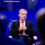 Σκέρτσος για social media και ανηλίκους: «Oι εταιρείες έχουν αργήσει να θέσουν όρια»