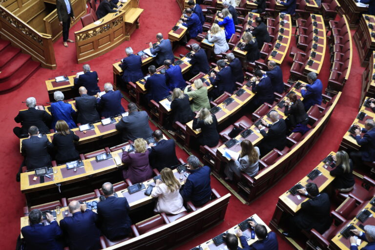 Αντιπολίτευση: Ιντριγκες και αμηχανία