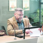 Για ποιες υπηρεσίες οι τράπεζες χρεώνουν προμήθεια στους πελάτες
