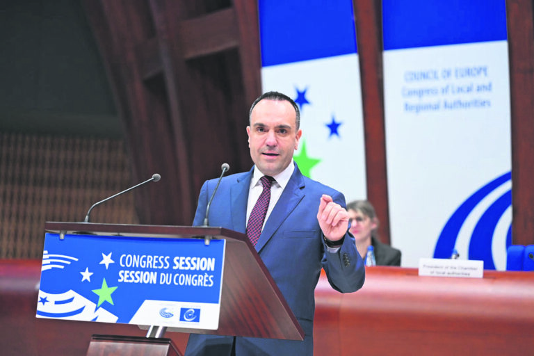 Κωνσταντίνος Κουκάς: Από τη Μύκονο στο Στρασβούργο – Μιλάει στον «ΕΤ» για την σημασία της εκλογής του σε ευρωπαϊκό αξίωμα