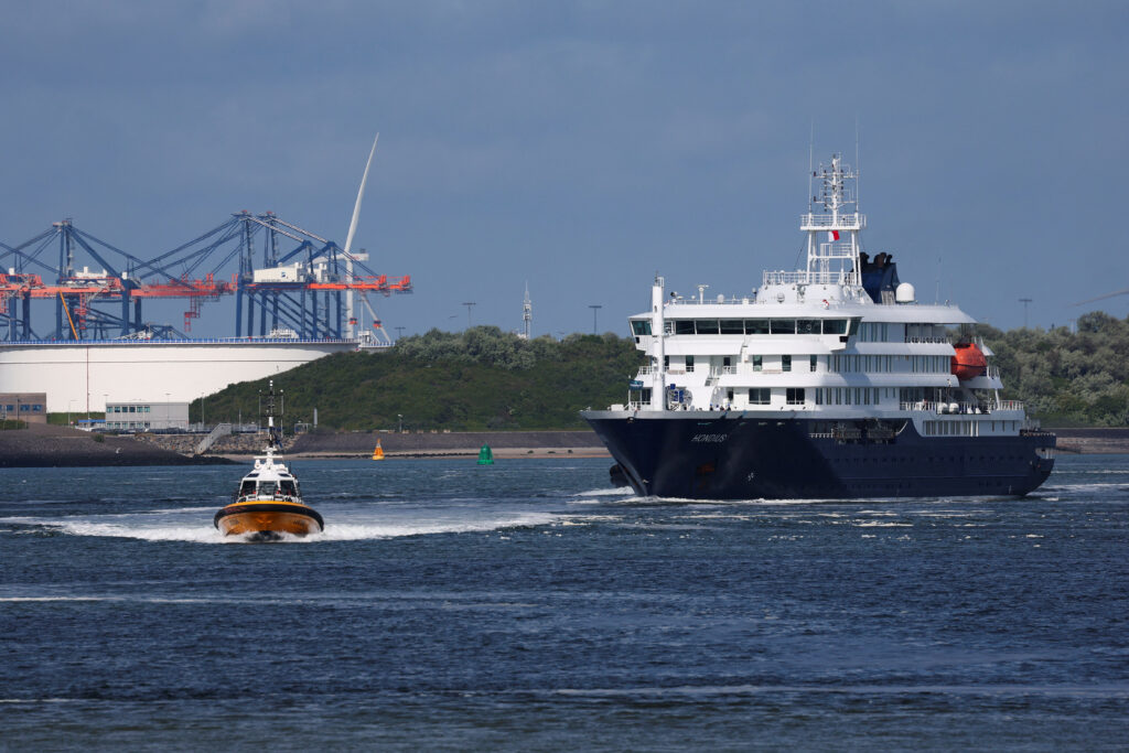 Το κρουαζιερόπλοιο MV Hondius στο Ρότερνταμ – Σε καραντίνα λόγω χανταϊού τα μέλη του πληρώματο