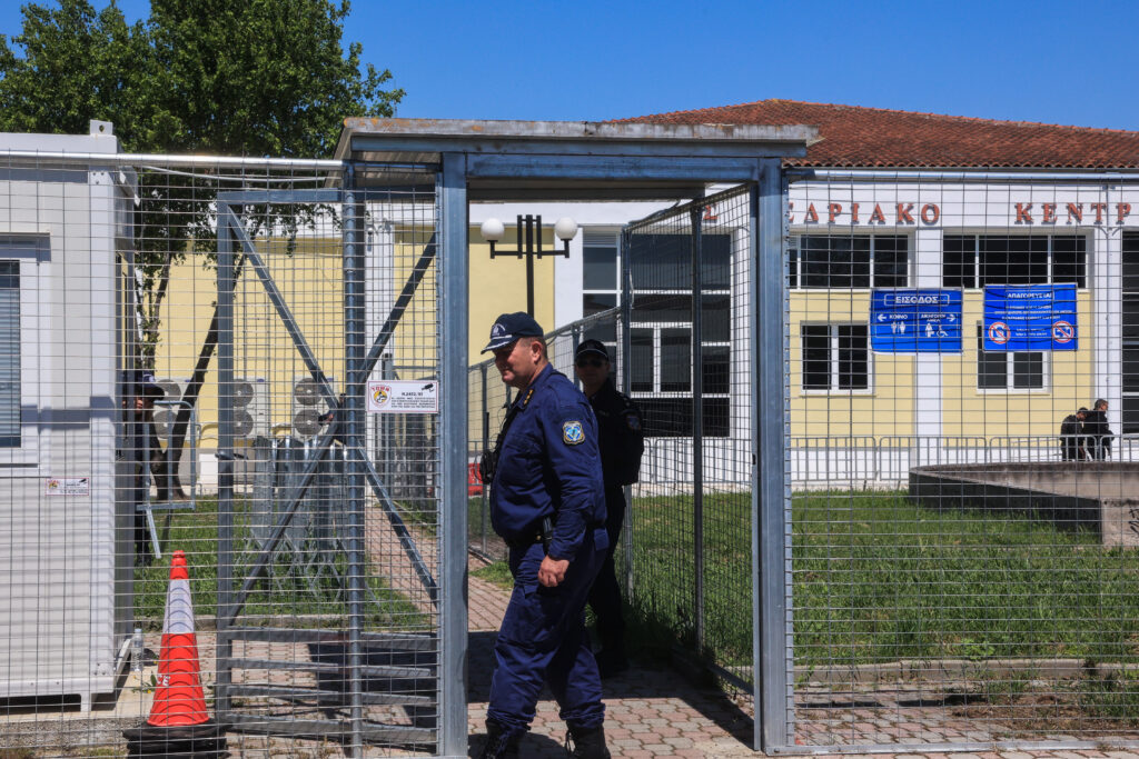 Τέμπη: «Μεταμορφώνεται» η αίθουσα της δίκης – Επέκταση χώρου και νέες θέσεις λίγο πριν τη συνέχεια σ