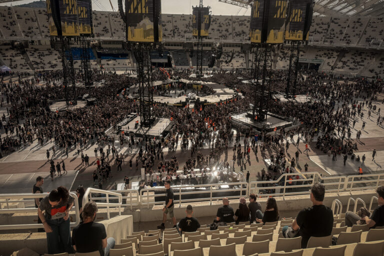 Metallica: Στη σκηνή του ΟΑΚΑ το θρυλικό συγκρότημα [βίντεο]