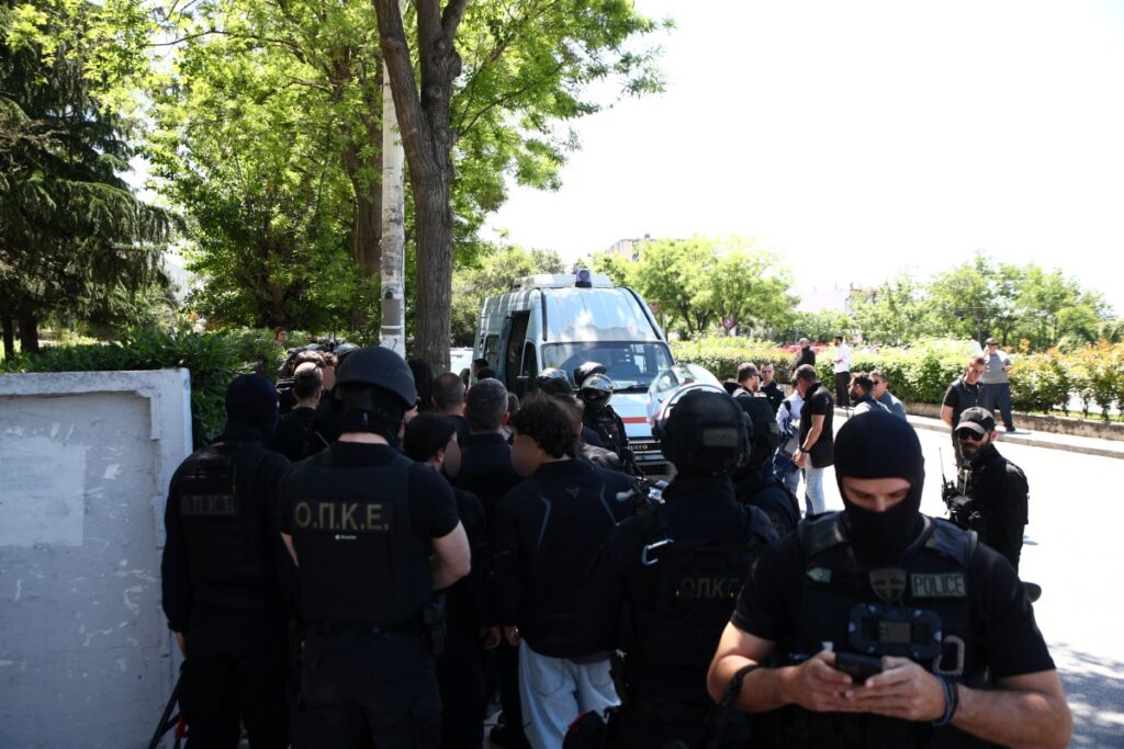 Θεσσαλονίκη: Ελεύθεροι οι προσαχθέντες για τα επεισόδια στο ΑΠΘ – Πώς είναι η υγεία των 7 τραυ