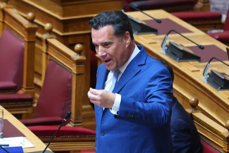 Άδωνις Γεωργιάδης: «Θα είμαι αμείλικτος» – Σάλος στο ΕΣΥ με το γιατρό που πιάστηκε για φακελάκι στου
