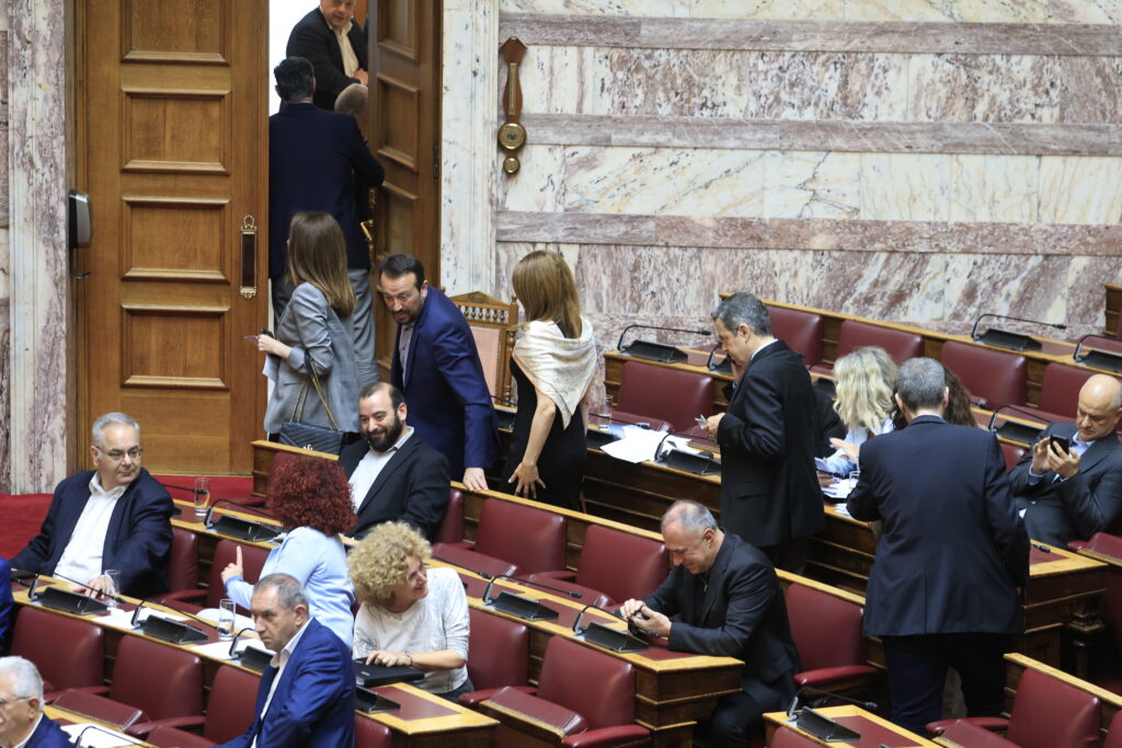 Ένταση στη Βουλή για τις υποκλοπές: Με 151 βουλευτές η απόφαση για σύσταση Εξεταστικής – Αποχώ