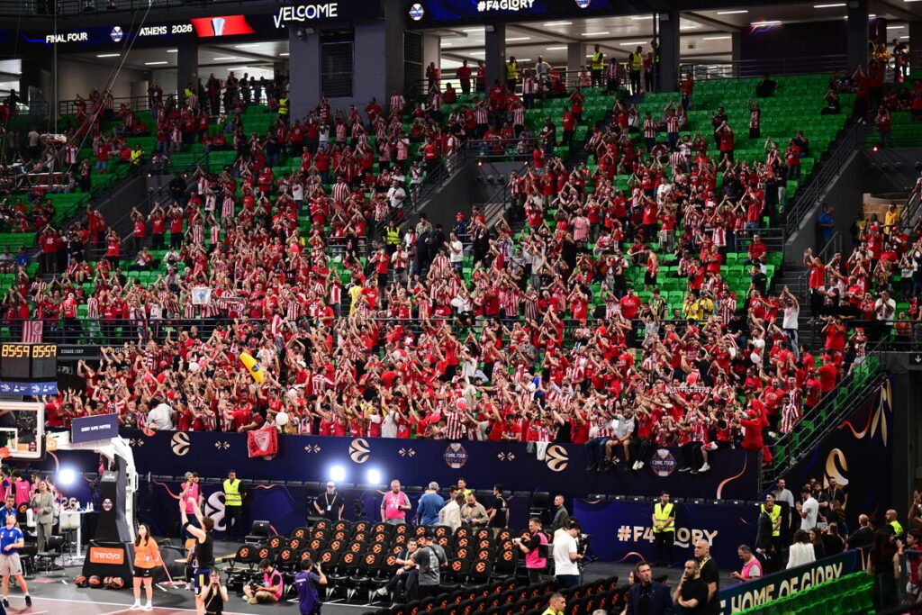 Final Four Euroleague: «Καυτή» ατμόσφαιρα από 10.000 οπαδούς του Ολυμπιακού που «κοκκίνισαν» το T-Ce