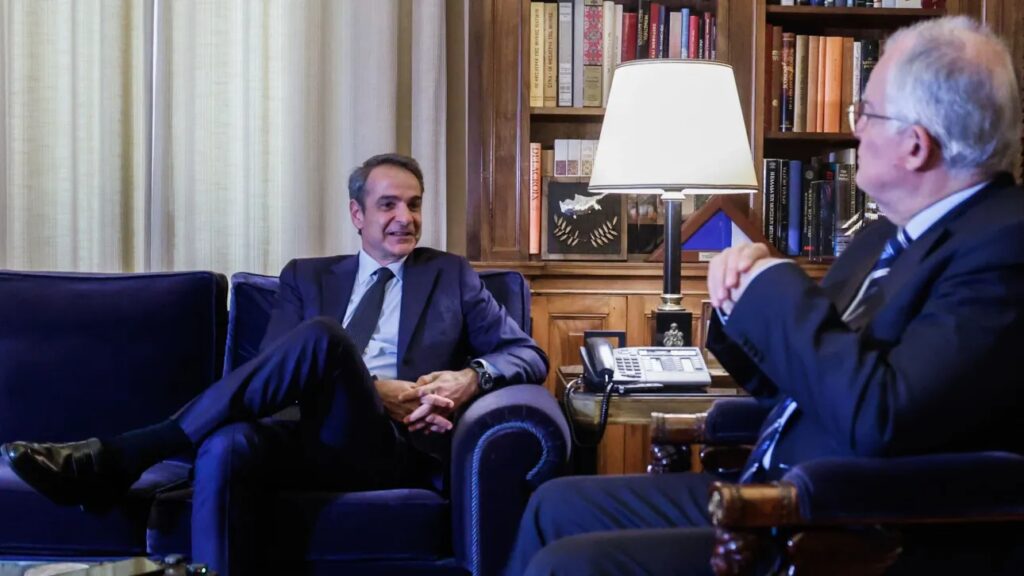 Μητσοτάκης σε Τασούλα: «Η αναδιάταξη του πολιτικού σκηνικού δεν μας αφορά – Σε ένα χρόνο οι εκ