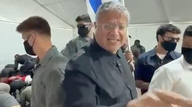 Διεθνής κατακραυγή για τον Μπεν-Γκβιρ: Το βίντεο με τους χλευασμούς σε ακτιβιστές εξόργισε ακόμη και τον Νετανιάχου