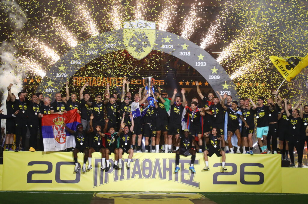 ΑΕΚ: Φιέστα που θα μνημονεύεται στην Allwyn Arena – Οι ατάκες του Ηλιόπουλου, ο συναγερμός για το τρόπαιο και η Νέα Φιλαδέλφεια στα ουράνια [βίντεο]