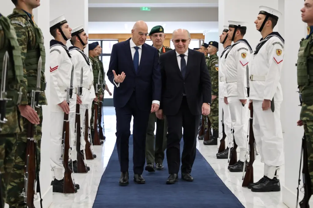 Συνάντηση Δένδια με Ευρωπαίο Επίτροπο για την άμυνα και το διάστημα