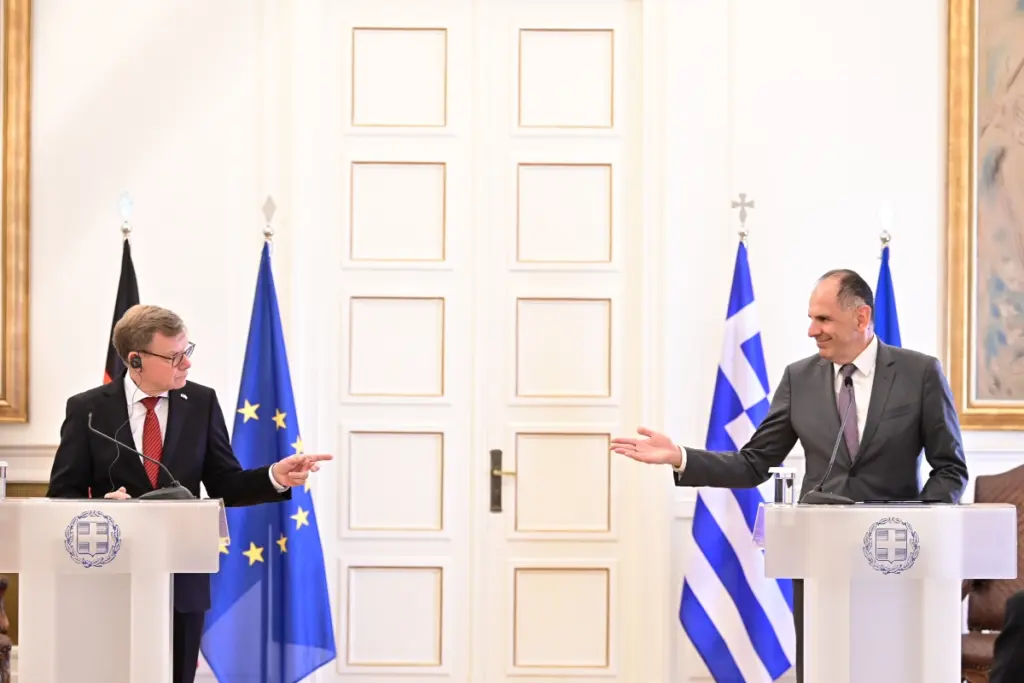 Γεραπετρίτης σε Γερμανό ΥΠΕΞ: Προστιθέμεθα να αναλάβουμε ρόλο για την ασφαλή διέλευση των Στενών του