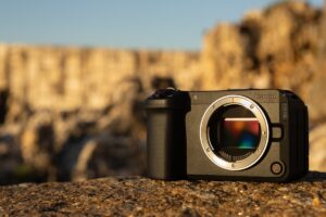 Η Canon παρουσιάζει την EOS R6 V και τον φακό power zoom RF 20-50MM F4L IS USM PZ