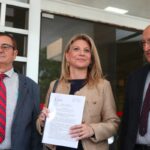 Μαρία Καρυστιανού: Κατέθεσε στον Άρειο Πάγο την ιδρυτική διακήρυξη του κόμματος «Ελπίδα για τη Δημοκρατία» [Βίντεο]