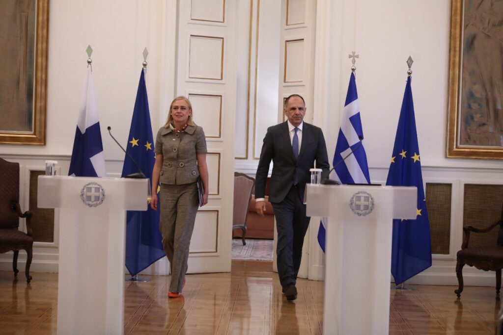 Συνάντηση Γεραπετρίτη με τη Φιλανδή ΥΠΕΞ: «Η Ευρώπη αντιμετωπίζει υβριδικές απειλές και στο βορρά κα