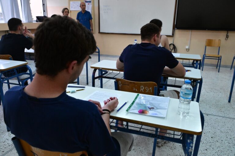 Πανελλήνιες 2026: Αυτές είναι οι απαντήσεις στη Νεοελληνική Γλώσσα και Λογοτεχνία από τα φροντιστήρια «Παπαδέα»