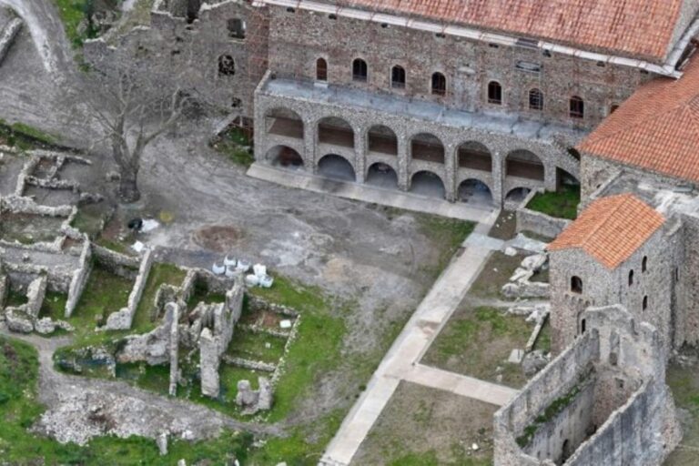 Δείτε LIVE: Η τελετή απόδοσης έργων προστασίας του Μυστρά στο Παλάτι των Δεσποτών με ομιλία Μητσοτάκ