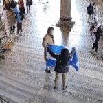 Λοβέρδος: Τις επόμενες ημέρες επιστρέφουν οι δύο Έλληνες που άνοιξαν σημαία στην Αγία Σοφία