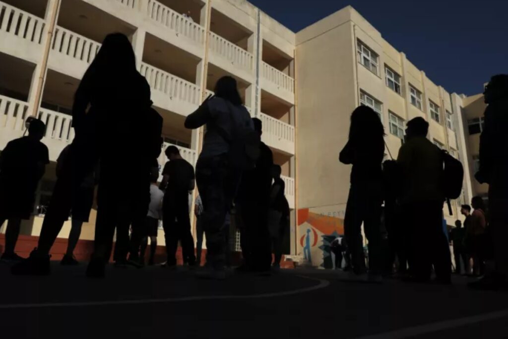 Σχολεία: Τελευταίο κουδούνι σήμερα για τα γυμνάσια – Πότε ξεκινούν οι προαγωγικές εξετάσεις