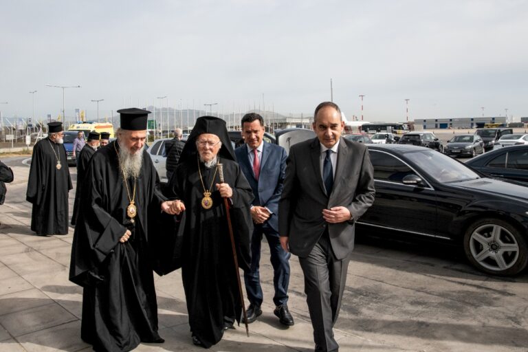 Αναχώρησε ο Οικουμενικός Πατριάρχης Βαρθολομαίος -Τον προέπεμψαν Πλακιωτάκης και Γεωργιάδης