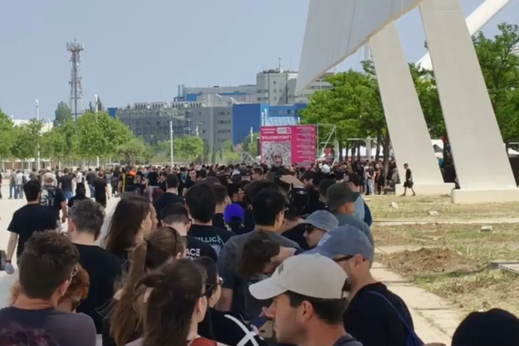 «Πυρετός» για τους Metallica: Ουρές εκατοντάδων μέτρων στο ΟΑΚΑ για τη συναυλία – Η εντυπωσιακή αφίσ