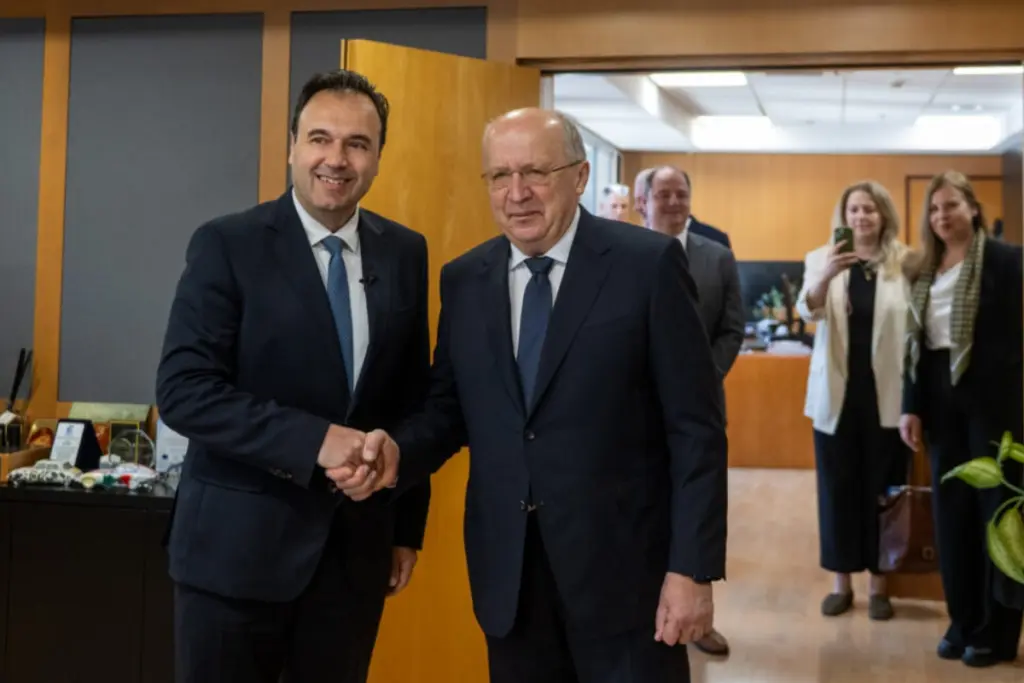 Ελλάδα και ΕΕ ενισχύουν τη συνεργασία στη ψηφιακή τεχνολογία: Στο επίκεντρο της συνάντησης Παπαστεργ