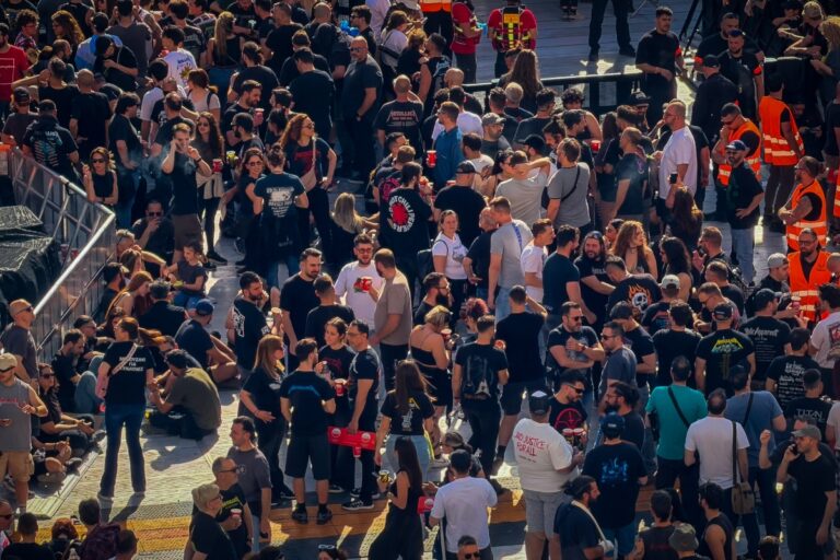 Συναυλία Metallica στο ΟΑΚΑ: Ξεκίνησαν τα πρώτα συγκροτήματα [Βίντεο]