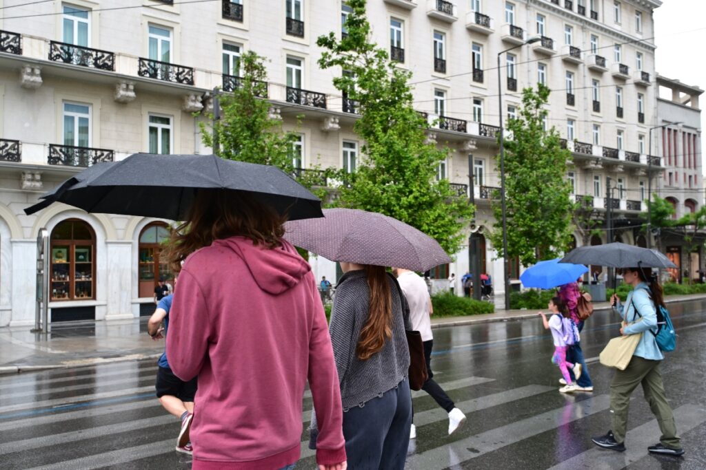 Καιρός: Ραγδαία αλλαγή με βροχές με καταιγίδες – Πότε θα «χτυπήσουν» τα φαινόμενα την Αττική