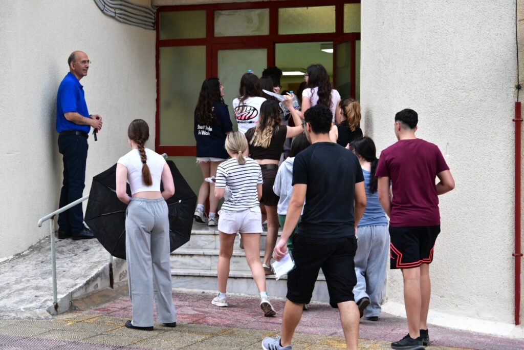 Πανελλήνιες 2026: «Διαβάζουμε δύο χρόνια, ήταν ζόρικα και υπάρχει άγχος, αλλά αντέξαμε» – Τι «