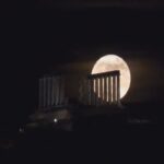 Μαγική πανσέληνος στο Σούνιο με το σπάνιο «Μπλε Φεγγάρι» [Βίντεο]