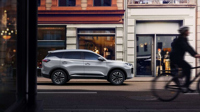 Chery Tiggo 7 Hybrid: C-SUV με 25.990 ευρώ, 224 ίππους και εγγύηση έως το 2038