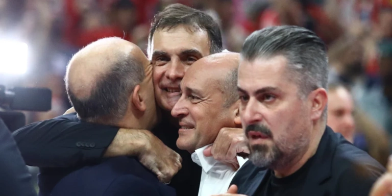 Μπαρτζώκας μετά την κατάκτηση της Euroleague: «Αξίζαμε το ευρωπαϊκό, συγχαρητήρια σε όλη την ομάδα»
