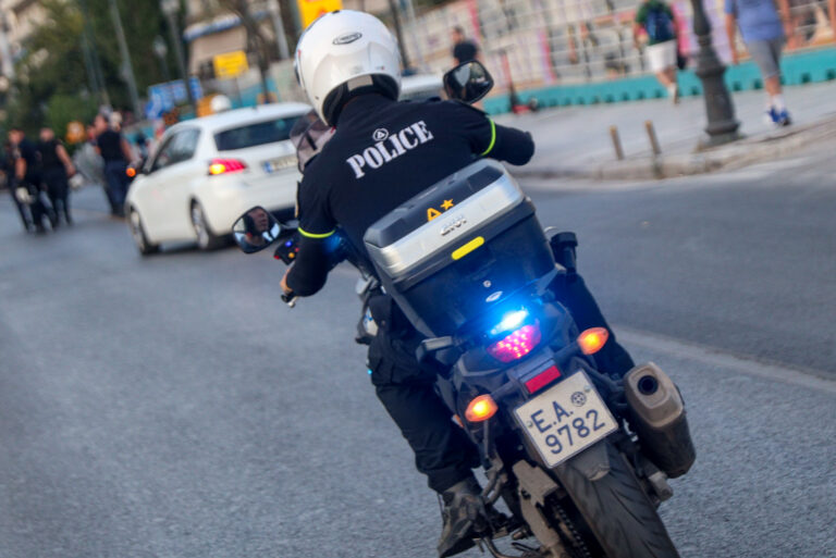 Κυψέλη: Μοτοσικλετιστές διαπληκτίστηκαν στη μέση του δρόμου – Έβγαλε όπλο και τον πυροβόλησε στο πόδι