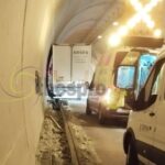 Θεσπρωτία: Μεθυσμένος οδηγός φορτηγού ξήλωσε πεζοδρόμιο 50 μέτρων σε τούνελ στην Εγνατία [Εικόνες]